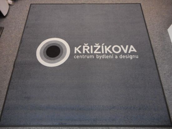 Logo v koberci - 