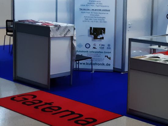 Logo v koberci - Koberce pro výstavy