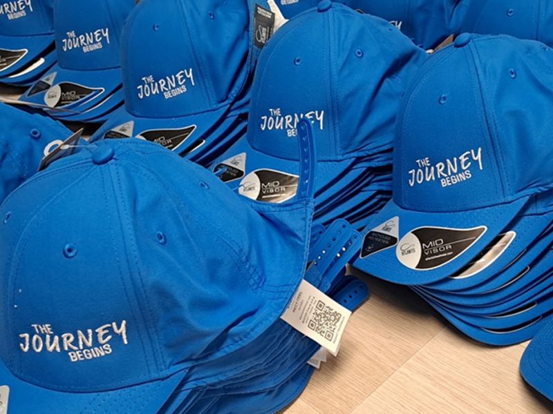 Logo v koberci - Strojní vyšívání